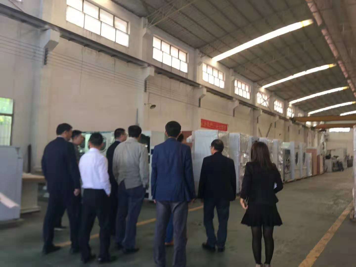 港华燃气集团领导参观佛山洁机皇洗涤机械设备工厂
