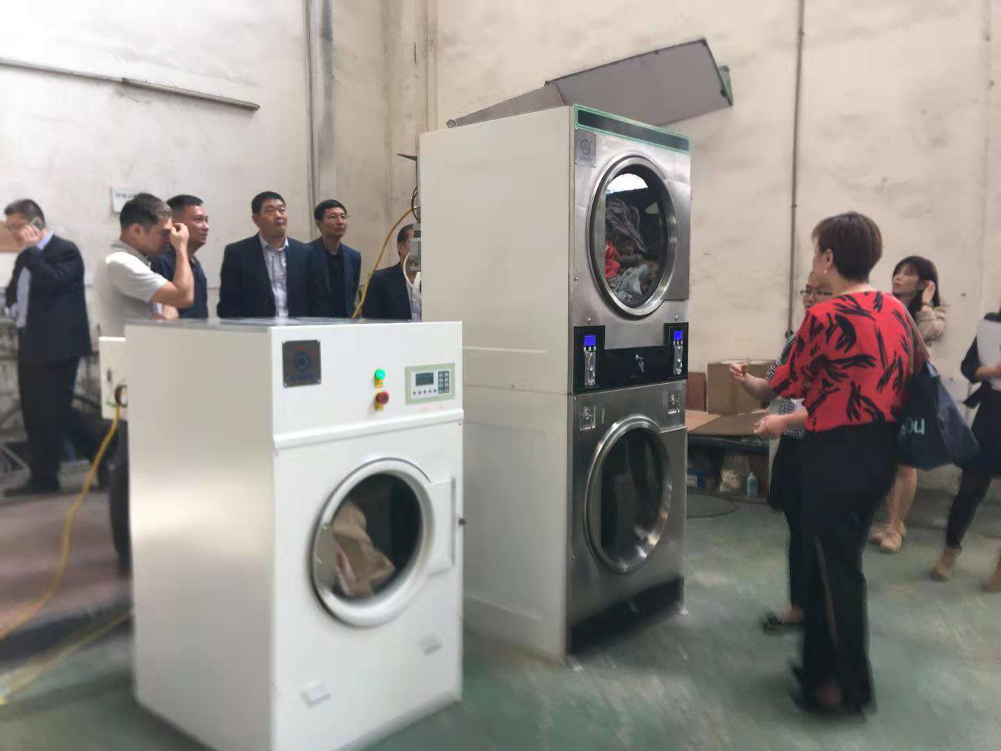 港华燃气集团领导测试洗涤设备